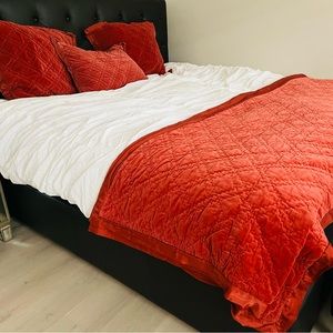 Pottery Barn WASHED VELVET SILK QUEEN QUILT & 2 EURO SHAM